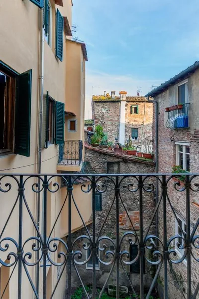 Dentro le Mura, ampia casa 3 min Lucca Comics – Foto 6
